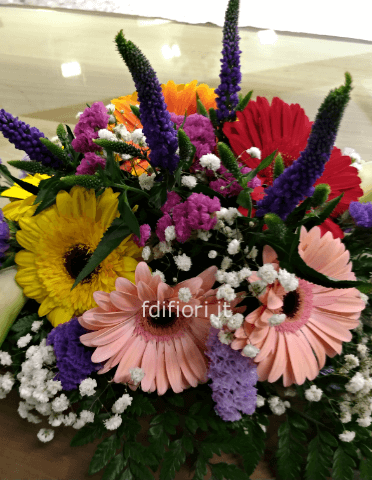 Composizione Di Fiori Freschi Per Centrotavola Fiori A Minerbio Acquisto Invio E Consegna Fiori E Piante A Domicilio A Minerbio